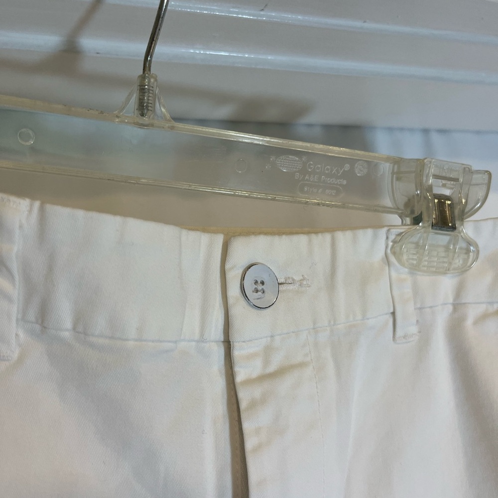 Gap Boyfriend Roll-Up Khaki Shorts Size 2 Optic White – Classic Casual - Picture 3 of 7